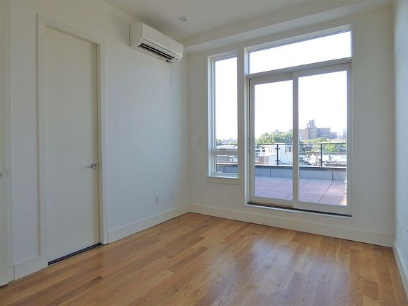 2nd image of 820 Dekalb Ave #4K