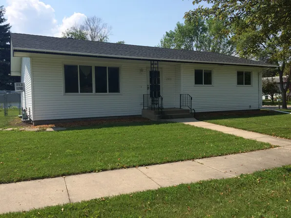 2403 18th St S, Moorhead, MN 56560