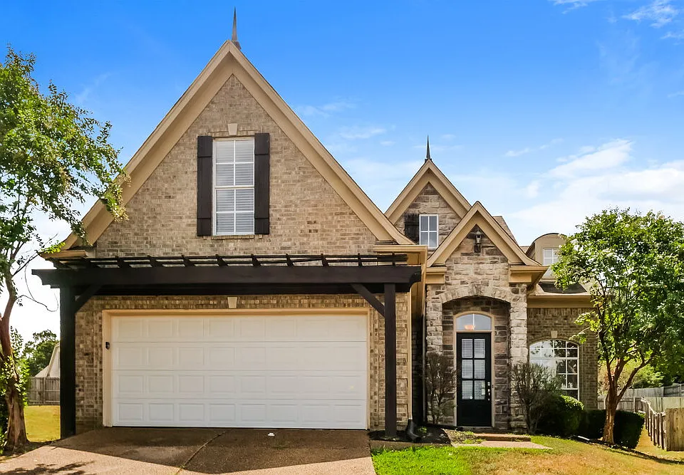 1043 Averett Cv