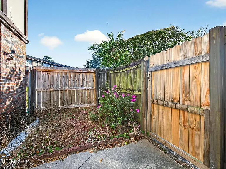 4822 Windrush Ln — Photo 14
