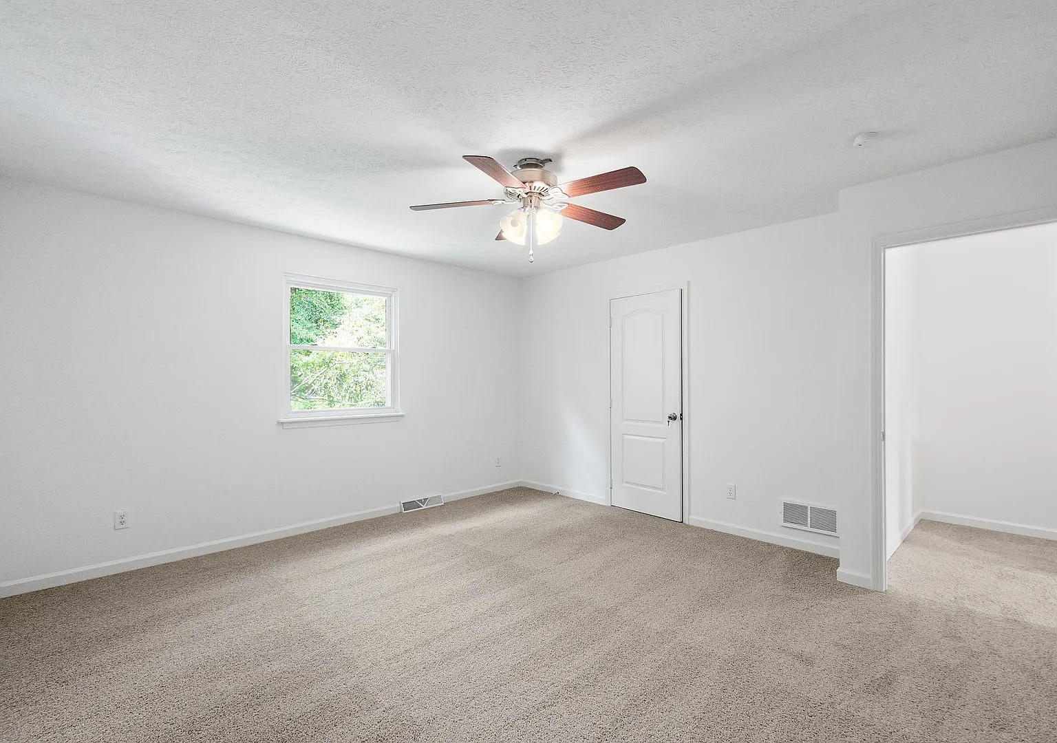 Available October 1st!! 2-Bedroom Townhome In North Versailles! — Photo 3