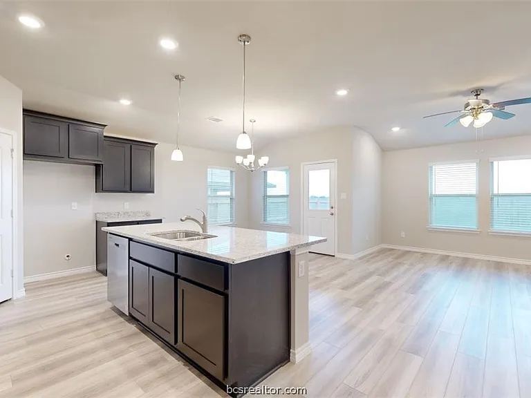 2148 Chief St — Photo 4