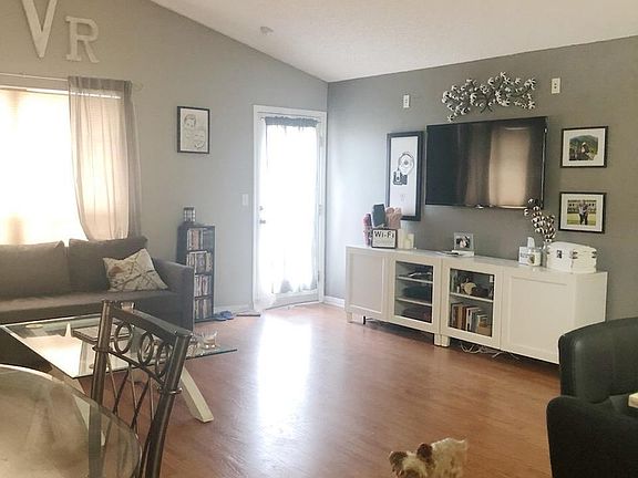 3rd image of 7345 Ironside Ct