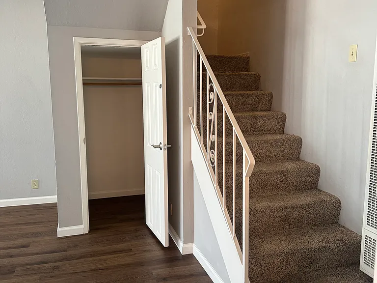 Foothill Manor — Photo 16