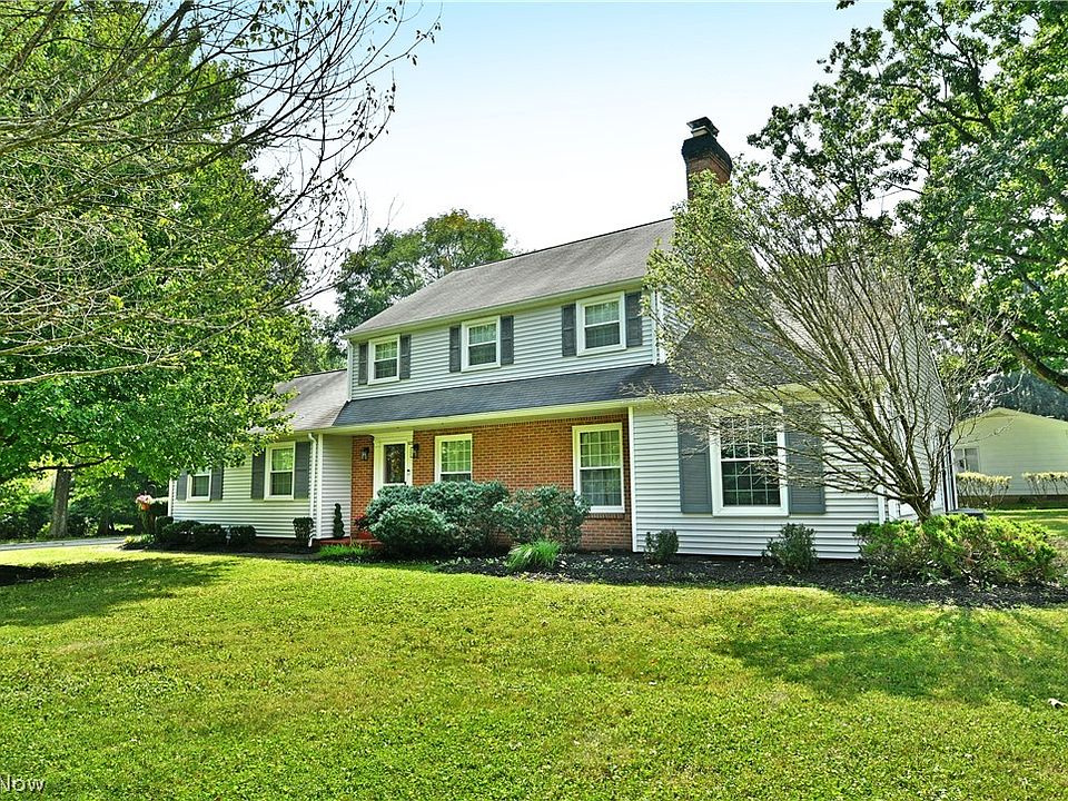 1st image of 825 Ravine Dr