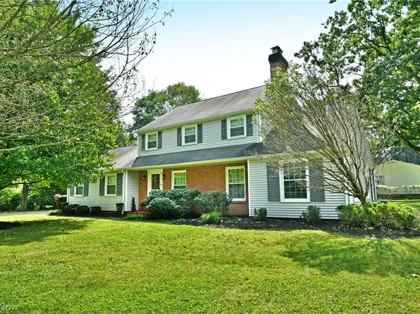 825 Ravine Dr, Youngstown, OH 44505