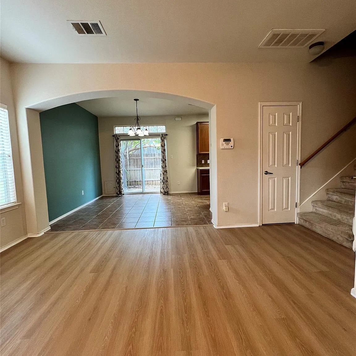 2 bed, 2.5 bath, 1335 sqft, $1,849 — Photo 2