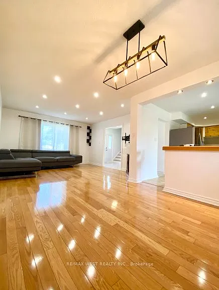 81 Seaborn Rd — Photo 4