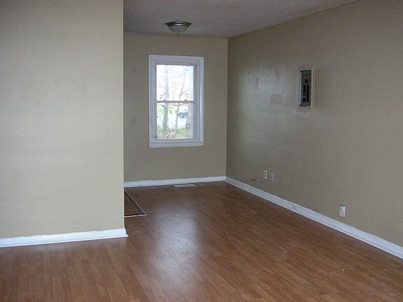 5th image of 1637 Johnson Dr