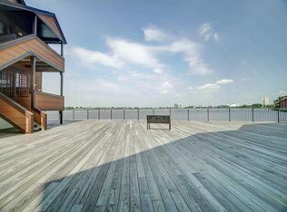 128 Sandpiper Ky #128, Secaucus, NJ 07094