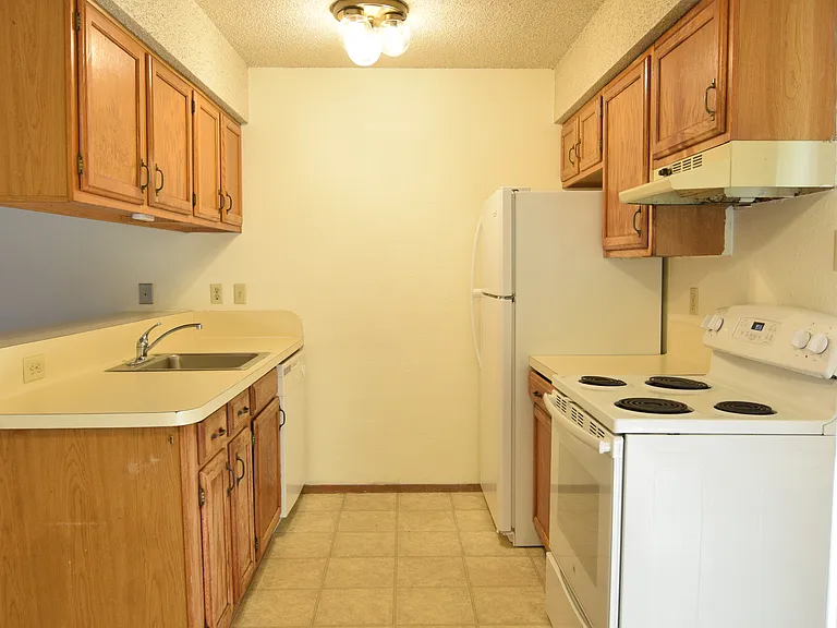 1626 Kelly Dr — Photo 5
