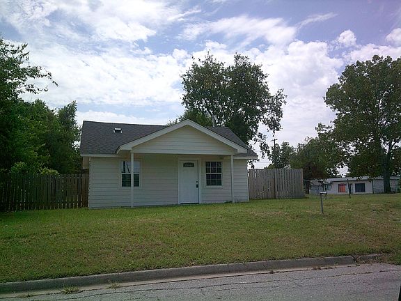 2nd image of 1414 SW H Ave