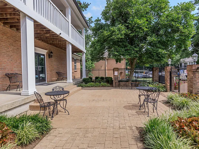 British Woods Apartments — Photo 32