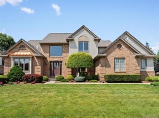 47215 Robins Nest Dr, Shelby Township, MI 48315