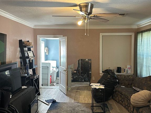 3rd image of 903 Mosby Rd