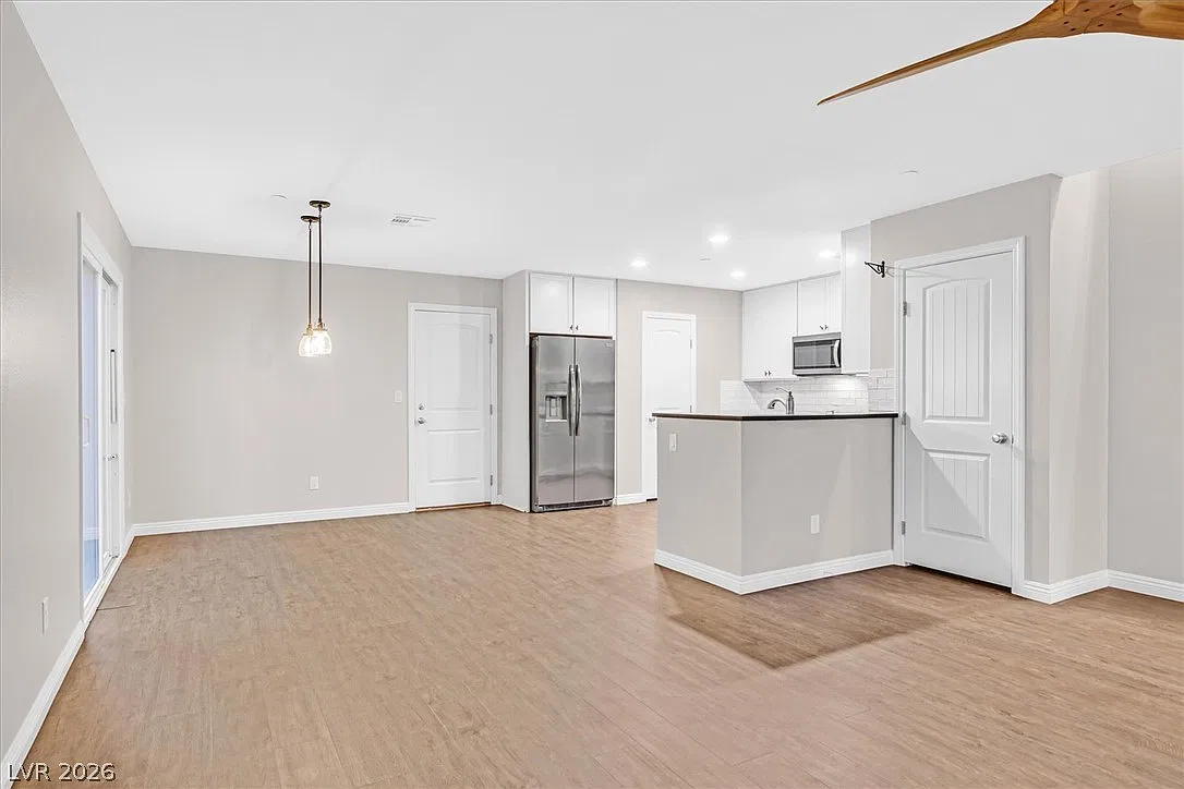 2 bed, 1557 sqft, $2,200 — Photo 4