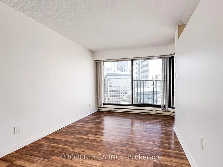 65 Harbour Sq #3209 — Photo 13