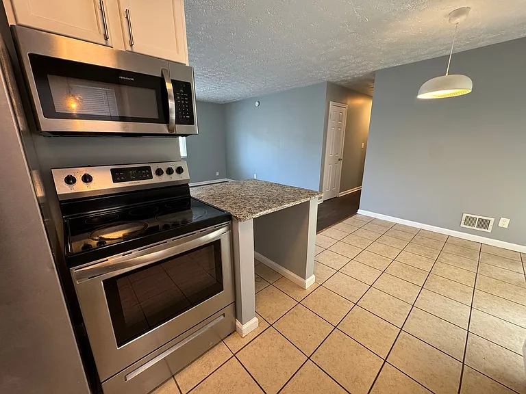 1019 S Randolph St — Photo 8