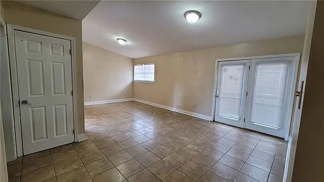 2 bed, 1.0 bath, 900 sqft, $1,100 — Photo 3