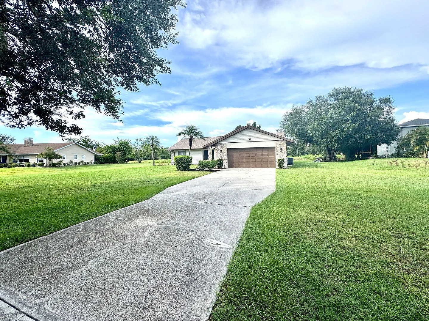 Mill Creek Pond-View Home with A-Rated Schools Near Lakewood Ranch — Photo 4