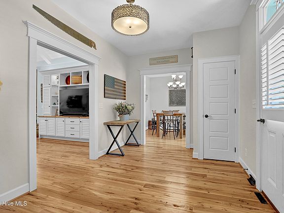 5th image of 207 Ottaway Court