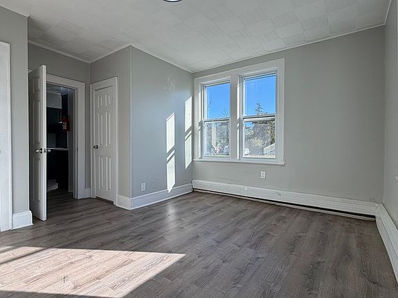 5th image of 240 E 9th St #2