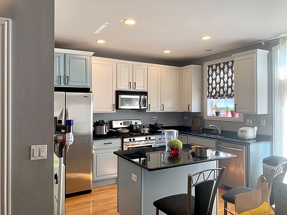 3rd image of 4045 N Damen Ave Unit 4