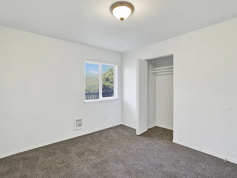 Kentwood Apartments — Photo 26