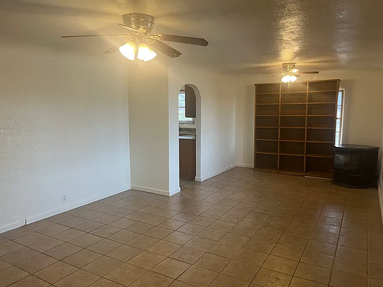 701 Center Ave — Photo 16