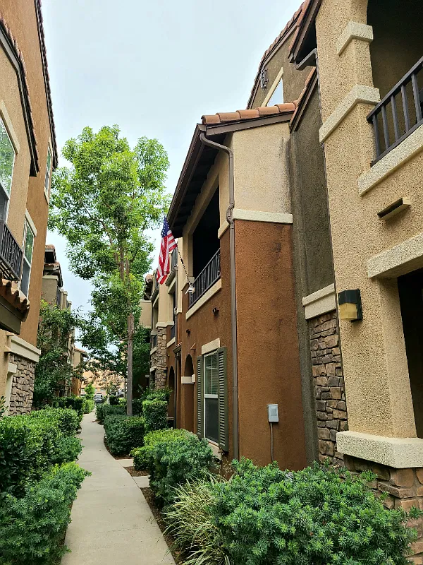 4 bed, 1733 sqft, $4,495 — Photo 2