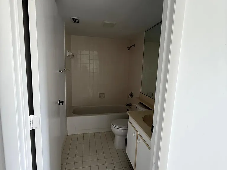 2621 SE 21st Ct #2621 — Photo 9