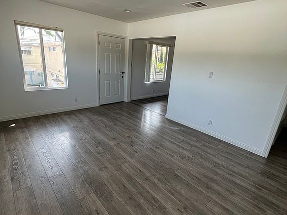 3rd image of 13527 Victory Blvd #6