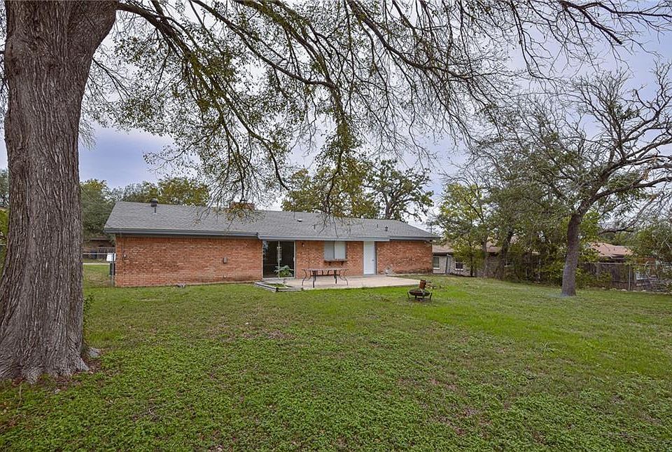 1st image of 403 Manning Dr