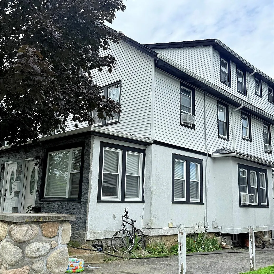 3 bed, 1.0 bath, 1300 sqft, $4,000 — Photo 3