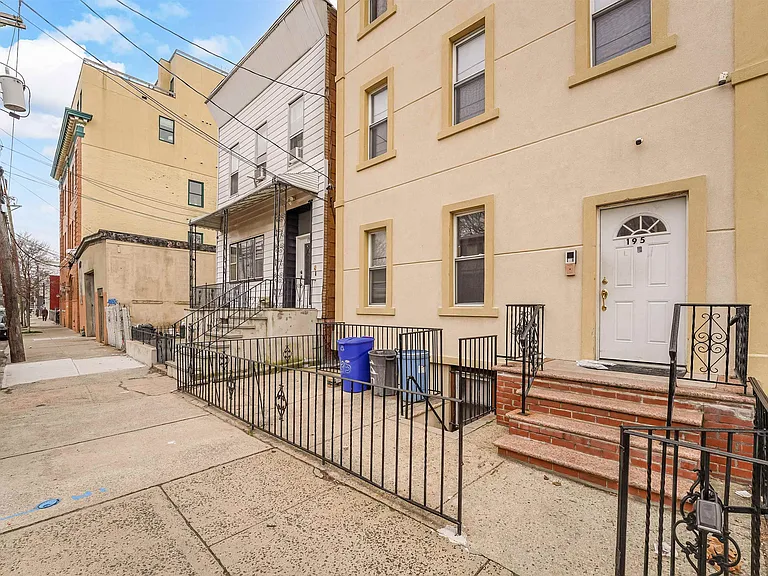 195 Webster Ave #3 — Photo 10