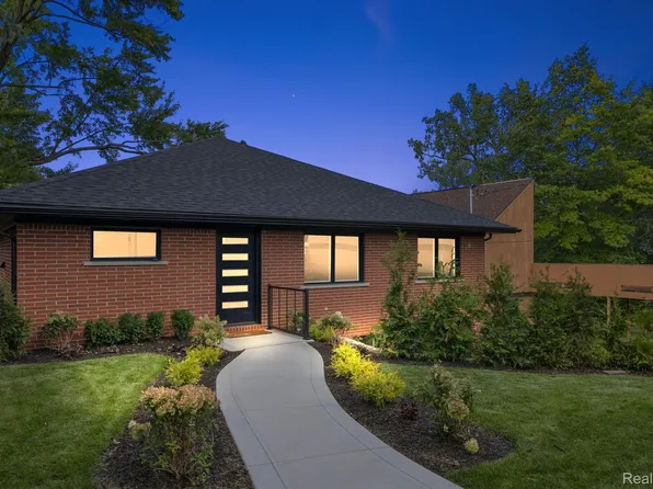 6280 Commerce Rd, West Bloomfield, MI 48324