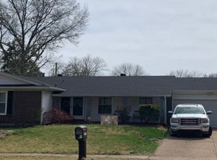2910 Heatherton Dr, Florissant, MO 63033