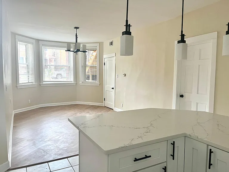 3921 N Spaulding Ave #B — Photo 5