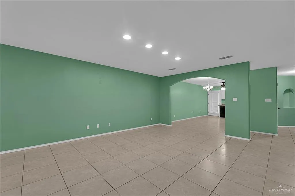 3 bed, 2.0 bath, 1534 sqft, $1,800 — Photo 2