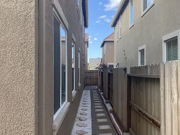 5th image of 3925 Lookout Dr