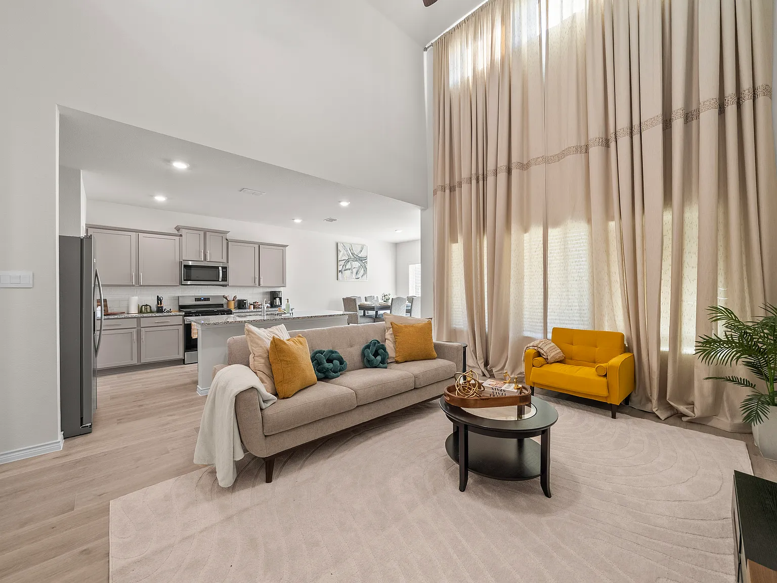 4 bed, 2349 sqft, $3,800 — Photo 3