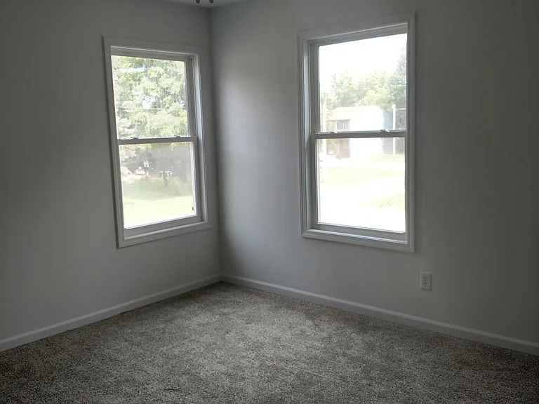 611 Wabash Ave — Photo 12
