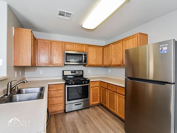 3rd image of 925 Emerald Stone Ave