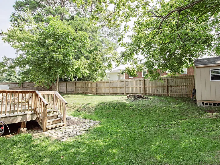 457 Reeves Dr — Photo 23