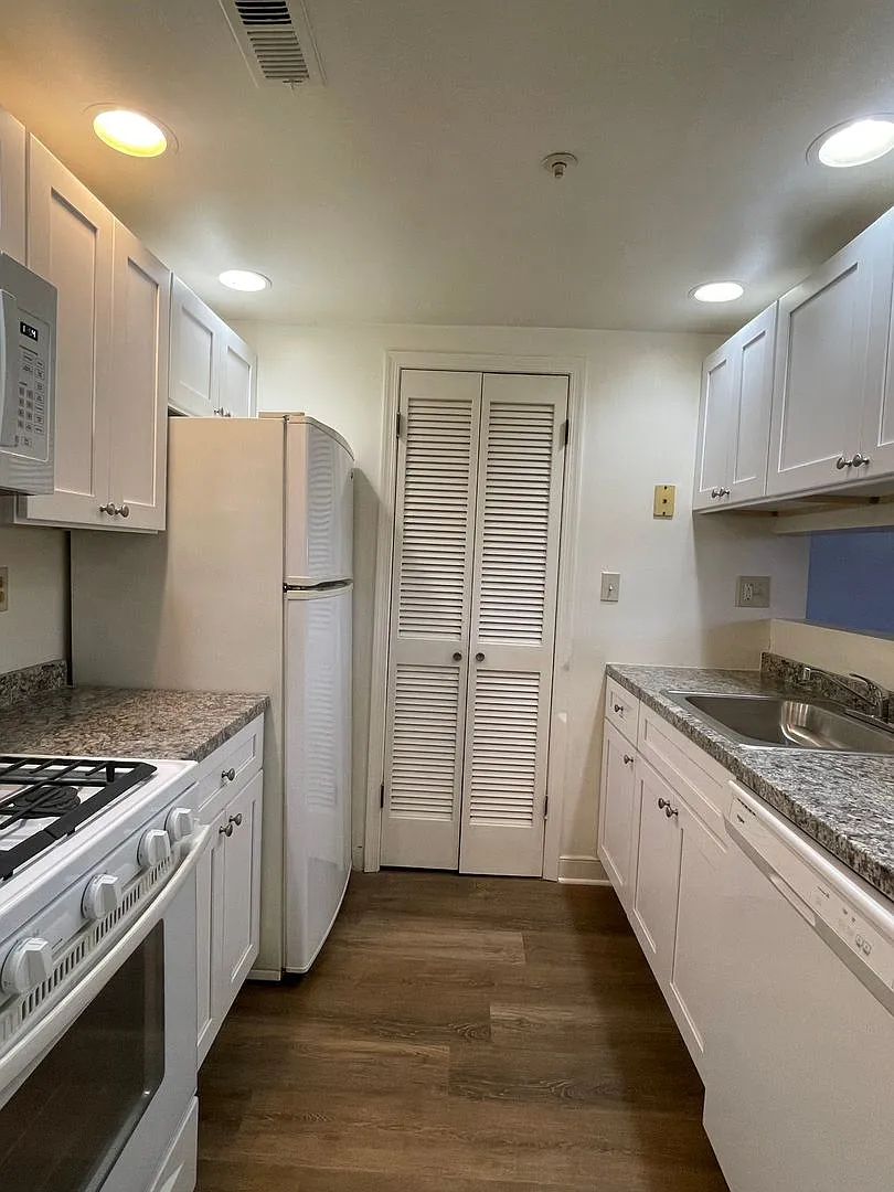 221 E. Preston St — Photo 4