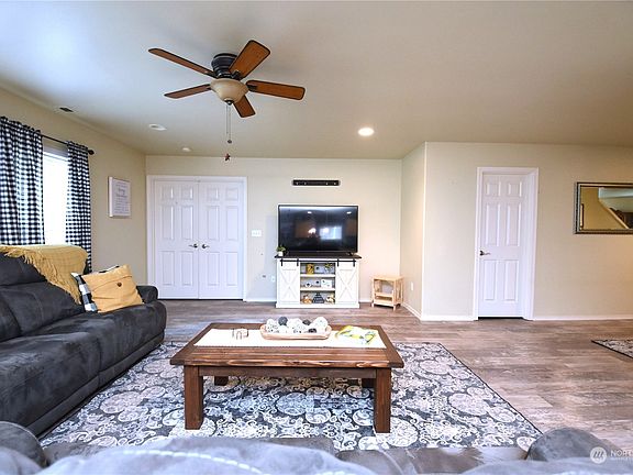 5th image of 7704 86th Drive NE