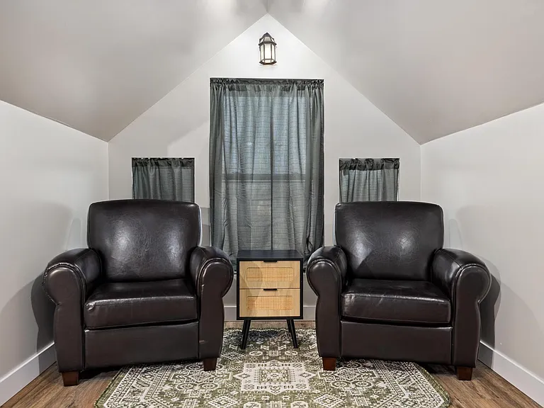204 W Armstrong Ave #UP — Photo 12