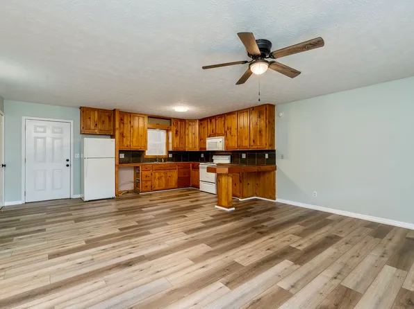 6672 Roan Creek Rd #202, Butler, TN 37640