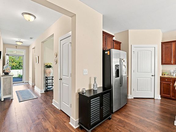 5th image of 325 Brighton Pl.