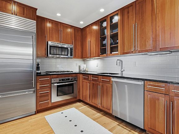 2nd image of 85 E India Row APT 30D